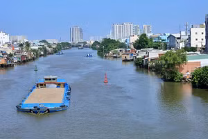 Một đoạn Kênh Đôi ở TPHCM. Ảnh: Phúc Uyên.