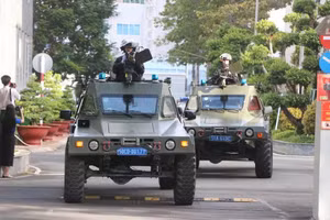 Xe bọc thép tại lễ ra quân tấn công, trấn áp tội phạm của Công an TPHCM. (Ảnh: Phúc Uyên)
