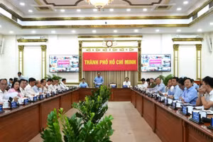 Buổi họp tình hình kinh tế - xã hội TPHCM sáng 4/7. Ảnh: Cổng TTĐT TPHCM.