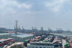 Cảng Cát Lái (TPHCM) nơi diễn ra các hoạt động xuất nhập khẩu hàng hóa. Ảnh: Hà An. 