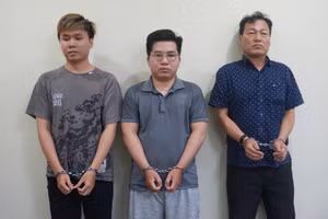 Các bị can là quản trị kênh YouTube "Người đưa tin" bị Công an TPHCM bắt tạm giam. (Ảnh: CA TPHCM)