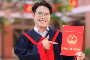 Đoàn Nguyễn Thắng tại lễ tốt nghiệp THPT. Ảnh: Nhân vật cung cấp.