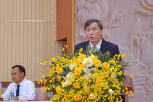 GS.TS Lê Văn Lợi, Chủ tịch Viện Hàn lâm Khoa học xã hội Việt Nam phát biểu tại tọa đàm. Ảnh: Phúc Uyên.