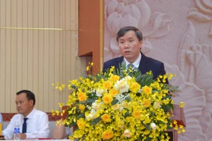 GS.TS Lê Văn Lợi, Chủ tịch Viện Hàn lâm Khoa học xã hội Việt Nam phát biểu tại tọa đàm. Ảnh: Phúc Uyên.