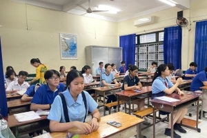 Học sinh tham gia kỳ thi Tuyển sinh lớp 10 tại TPHCM năm học 2024 - 2025. Ảnh: Hà An.