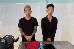 Lê Văn Nhâm (trái) và Lương Công Thuận. (Ảnh: Công an TPHCM).