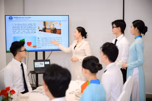 Sinh viên Trường Đại học Văn Hiến được đào tạo nghiệp vụ gắn với thực tiễn. Ảnh: NTCC.