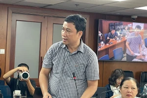 Ông Huỳnh Thái Ngọc, Phó Giám đốc Trung tâm Phát triển Quỹ đất, Sở Nông nghiệp và Môi trường TPHCM tại họp báo. Ảnh: Hà An.