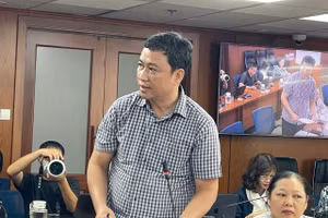 Ông Huỳnh Thái Ngọc, Phó Giám đốc Trung tâm Phát triển Quỹ đất, Sở Nông nghiệp và Môi trường TPHCM tại họp báo. Ảnh: Hà An.