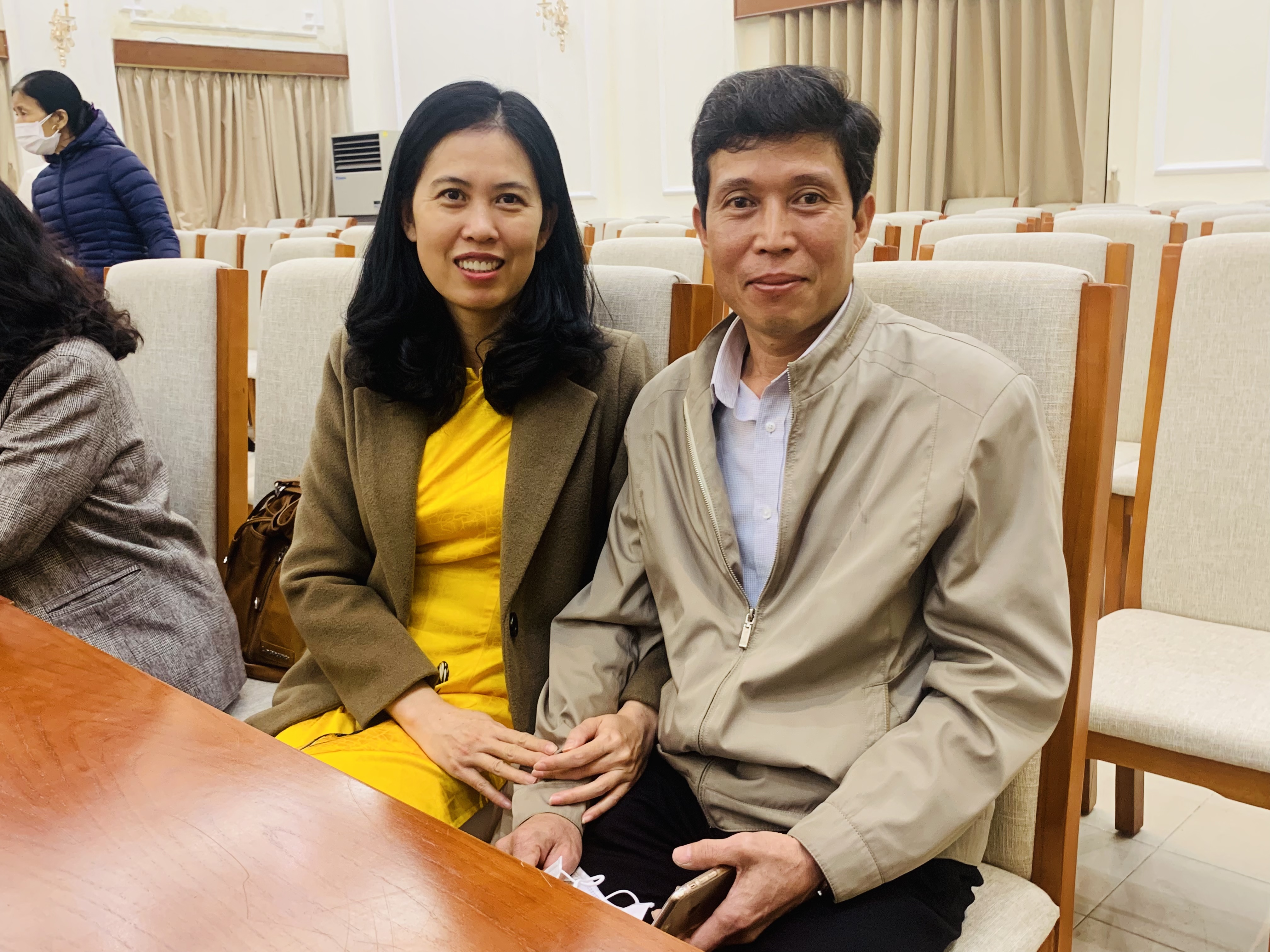 Anh Nguyễn Xuân Thắng, chị Đỗ Thị Thuỳ phụ huynh của em Nguyễn Đại Dương (Đạt Huy chương Bạc môn Toán - Olympic). Anh Nguyễn Xuân Thắng, chị Đỗ Thị Thuỳ phụ huynh của em Nguyễn Đại Dương (Đạt Huy chương Bạc môn Toán - Olympic).