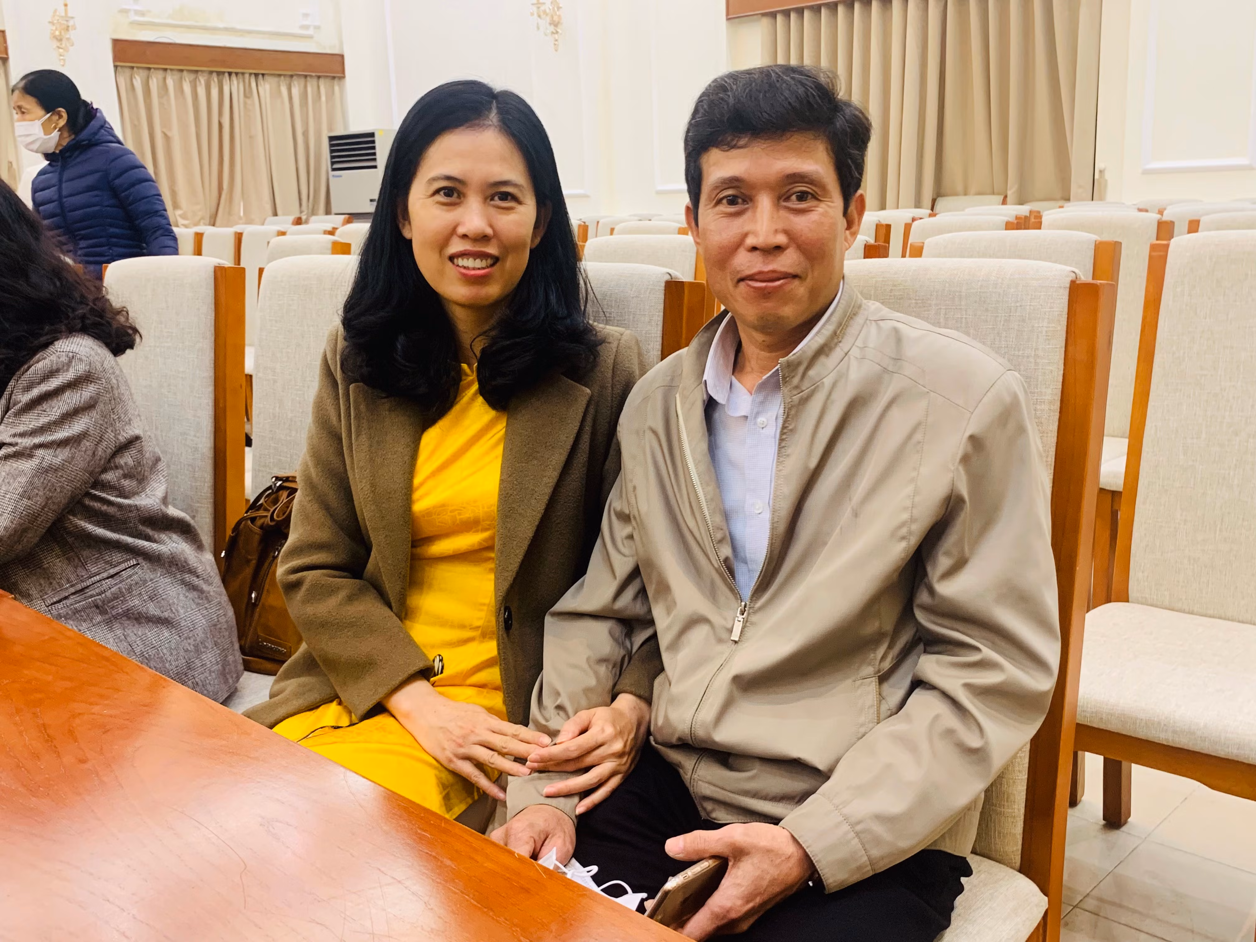 Anh Nguyễn Xuân Thắng, chị Đỗ Thị Thuỳ phụ huynh của em Nguyễn Đại Dương (Đạt Huy chương Bạc môn Toán - Olympic).