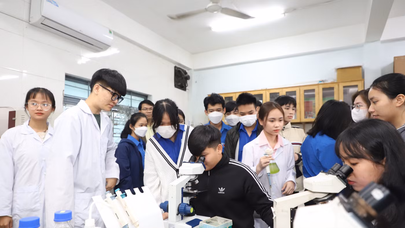 Sinh viên Trường Đại học Sư phạm (Đại học Đà Nẵng). Ảnh: NTCC