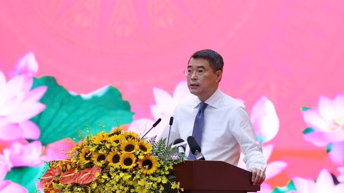 Thủ tướng Lê Minh Hưng phát biểu tại lễ phát động phong trào thi đua "Quyết tâm thực hiện thắng lợi mục tiêu tăng trưởng bền vững 2 con số giai đoạn 2026-2030".