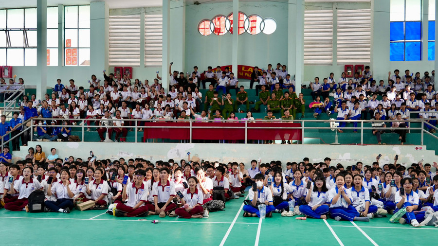 1.600 học sinh tham gia buổi Workshop “Hành trang số an toàn”. z7323011897413-df29bde9785159752dfca361f9735e58.jpg