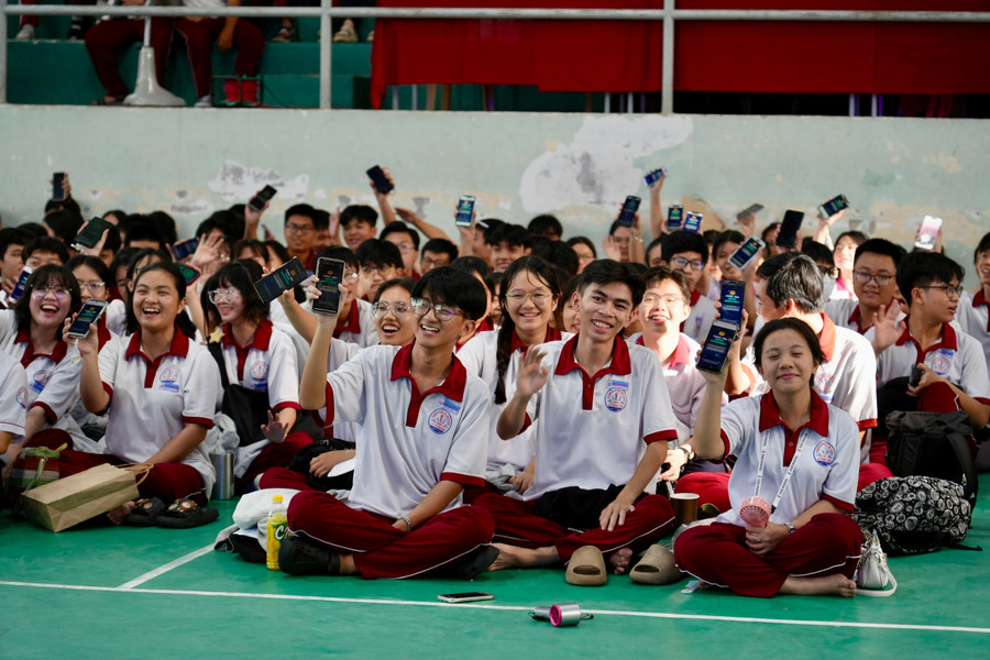 Học sinh tham gia giao lưu. z7323009842918-e6bac7b23fa4c566d068632f078de411.jpg