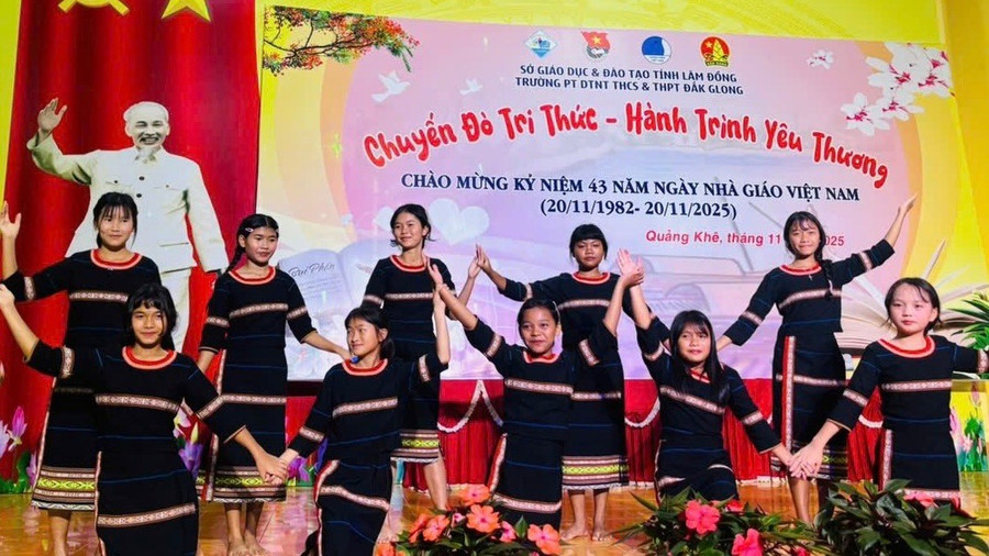 Từ những hoạt động gần gũi, sáng tạo, Trường PTDTNT THCS – THPT Đắk Glong đang từng ngày khơi dậy niềm tự hào và ý thức gìn giữ bản sắc trong mỗi học sinh.