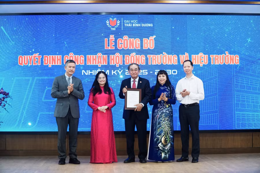 Công bố Quyết định công nhận Hội đồng trường và Hiệu trưởng nhiệm kỳ 2025-2030. 