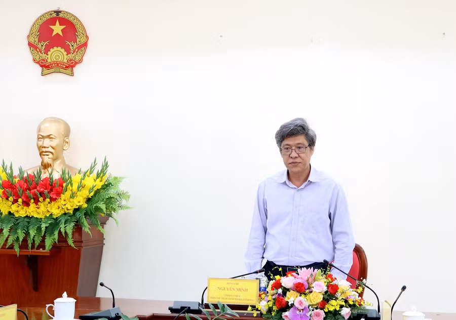 Phó Chủ tịch UBND tỉnh Lâm Đồng Nguyễn Minh chủ trì họp. Ảnh TT Dân