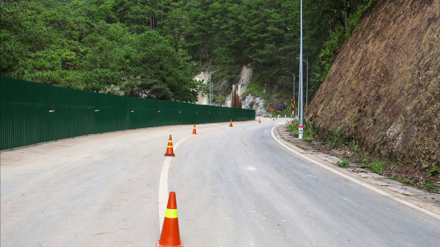 Đoạn bị sạt lở cơ bản được gia cố, tạm thời lưu thông 2 làn xe.