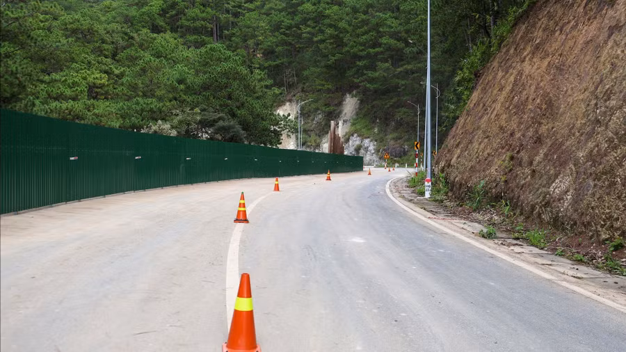 Đoạn bị sạt lở cơ bản được gia cố, tạm thời lưu thông 2 làn xe.