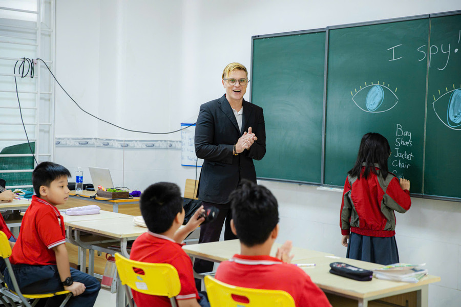 Giáo viên bản ngữ giúp học sinh Victory được rèn luyện toàn diện bốn kỹ năng trong môi trường giao tiếp tự nhiên. z7161454178246-e01021454306e48e8fcf95a8d24bba76.jpg