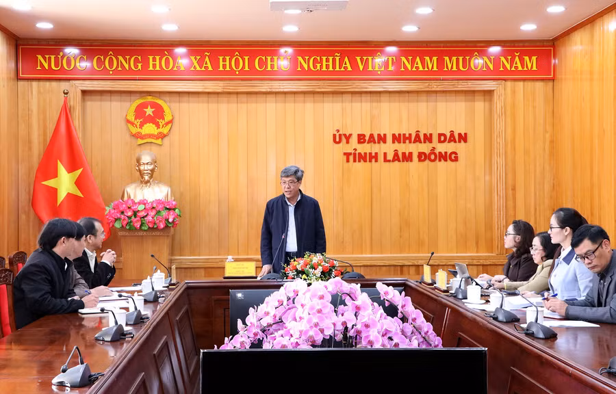 Phó Chủ tịch UBND tỉnh Nguyễn Minh chủ trì họp nghe báo cáo phương thức tuyển sinh phổ thông dân tộc nội trú (DTNT), tuyển sinh lớp 10 trung học phổ thông (THPT) năm học 2026-2027 trên địa bàn tỉnh Lâm Đồng.