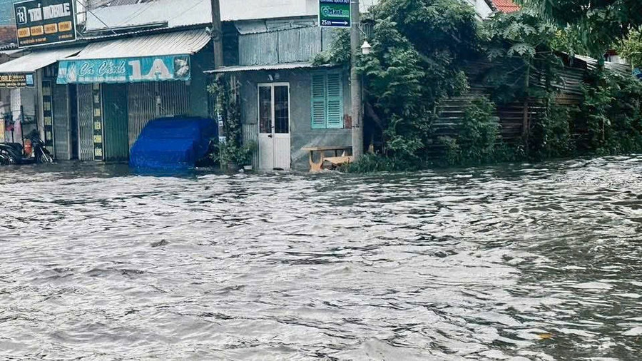 De wegen waren overstroomd, waardoor reizen moeilijk was. z7170371001982-8039bc623427ad9504b5d59dd9ea5840.jpg