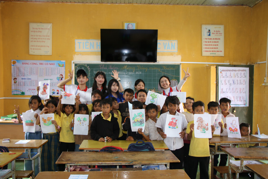 Nhiều hoạt động ý nghĩa trong chương trình “Nắng Xuân trên Bon Jun Juh”.