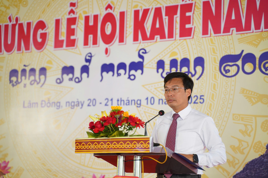 Ông Đinh Văn Tuấn, Phó Chủ tịch UBND tỉnh Lâm Đồng phát biểu tại lễ khai mạc. z7139310517340-0fa0a0fb61ee2652d264631ac6fb35f5.jpg