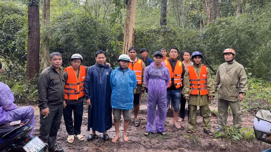 06 thành viên đội địa chất được giải cứu an toàn.