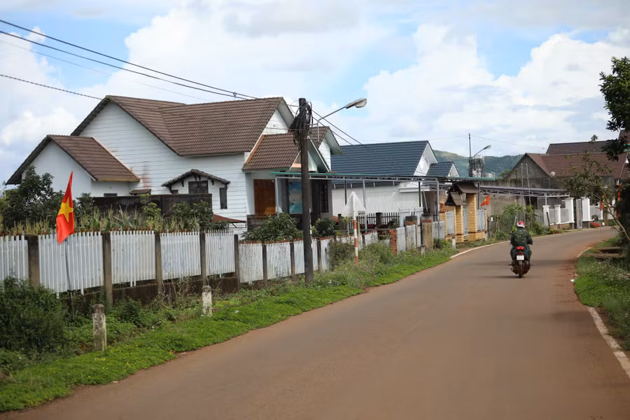 Những ngôi nhà khang trang tại "làng tỷ phú" Lâm Đồng.
