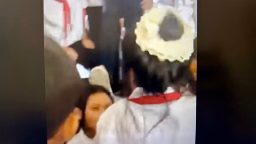 Clip em H. bị bạn đánh trong lớp học đang lan truyền trên mạng xã hội.