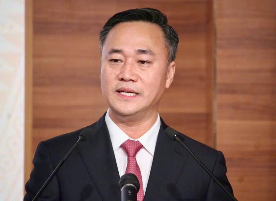 Tân Phó Bí thư Tỉnh uỷ Khánh Hoà Nguyễn Việt Hùng phát biểu nhận nhiệm vụ.