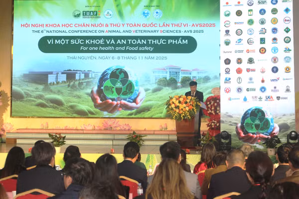 Hội nghị thu hút sự tham gia của hơn 600 đại biểu là các nhà quản lý, nhà khoa học, giảng viên, nghiên cứu sinh, kỹ thuật viên và doanh nghiệp trong lĩnh vực chăn nuôi - thú y trong nước và quốc tế.