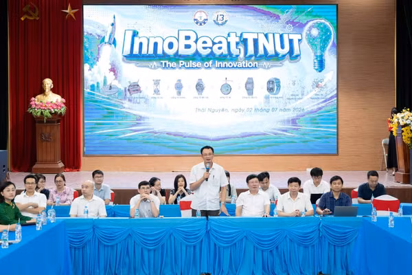 PGS.TS Ngô Như Khoa, Bí thư Đảng ủy, Hiệu trưởng Trường Đại học Kỹ thuật Công nghiệp chia sẻ tại tọa đàm "Khơi nguồn đổi mới sáng tạo TNUT 2026".