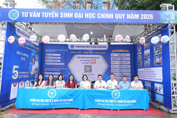 Không gian tư vấn tuyển sinh tại TUEBA.