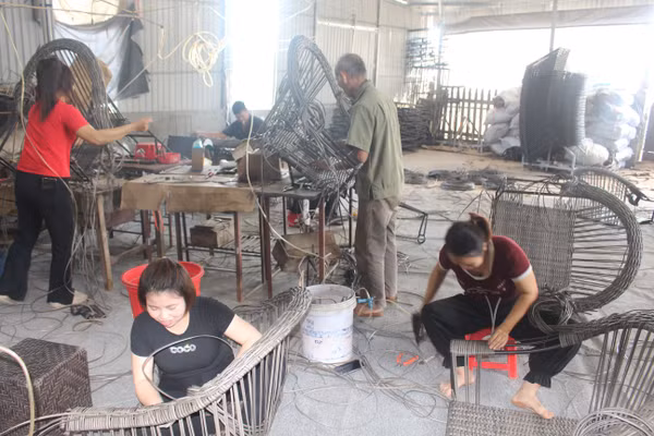 Mô hình đan lát tại xã Phú Thịnh đã tạo việc làm cho hơn 100 lao động địa phương.