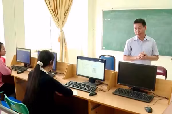 Tiết học thiết kế trên máy tính tại Trường Cao đẳng Thái Nguyên.
