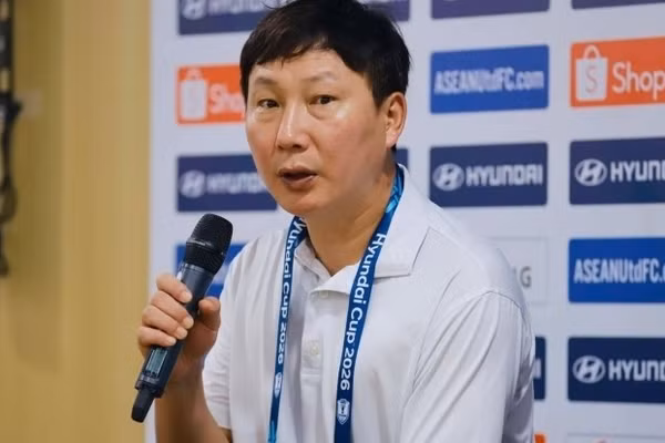 HLV Kim Sang-sik quyết thắng Campuchia trên sân nhà.