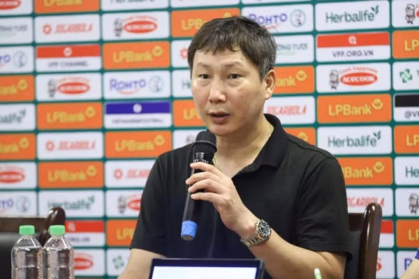 HLV Kim Sang-sik hài lòng về trận thắng của U23 Việt Nam trước U23 Singapore.