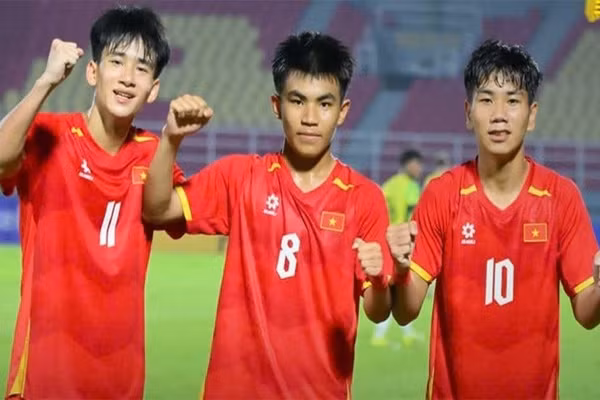 Hai tuyển trẻ Việt Nam tranh vé World Cup