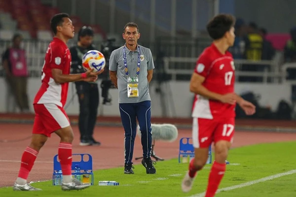 HLV Gerald Vanenburg tiếp tục gắn bó với U23 Indonesia ở vòng loại U23 châu Á.