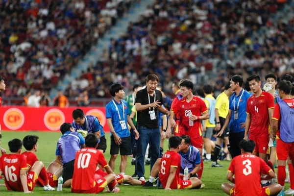 HLV Kim Sang Sik nói về cú ăn 3 lịch sử với bóng đá Việt Nam