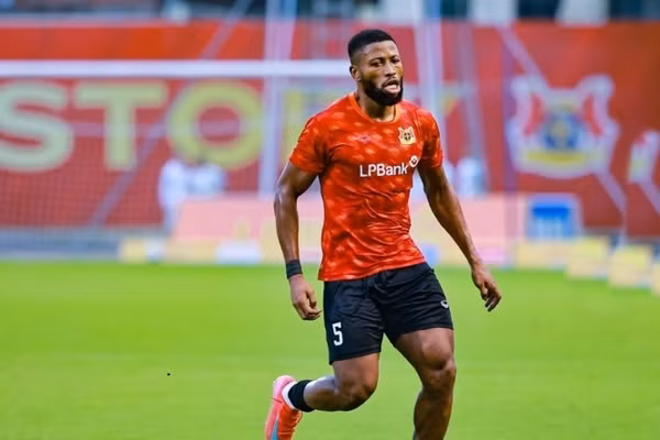 Fred Friday bị treo giò ở vòng 17 V-League. Ảnh: Internet.