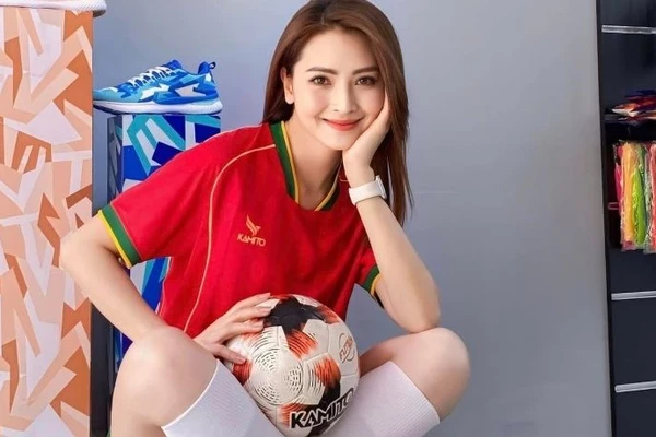 Nhan sắc đỉnh cao của bạn gái cựu tiền vệ tuyển Việt Nam