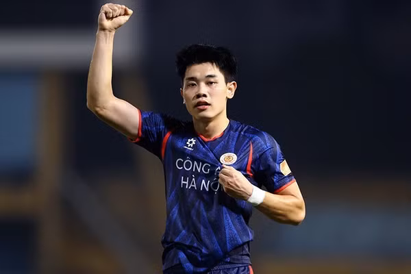 Đình Bắc vượt mặt đàn anh Tiến Linh