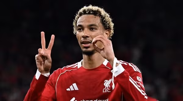 Ekitike chọn Liverpool thay vì Man United.