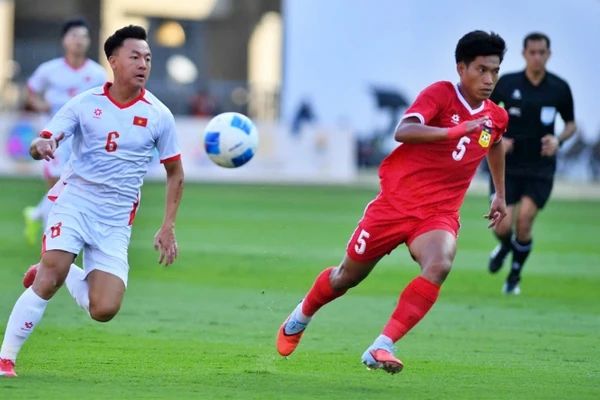 Thắng U22 Lào, U22 Việt Nam vẫn bị chê
