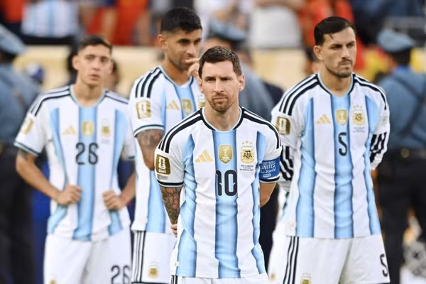 Sáu tuyển thủ của Argentina đang đứng trước án phạt nặng từ FIFA.
