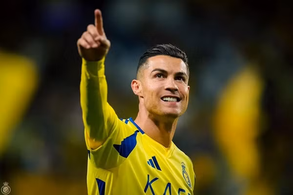Man United có quyết định khiến C.Ronaldo mừng thầm